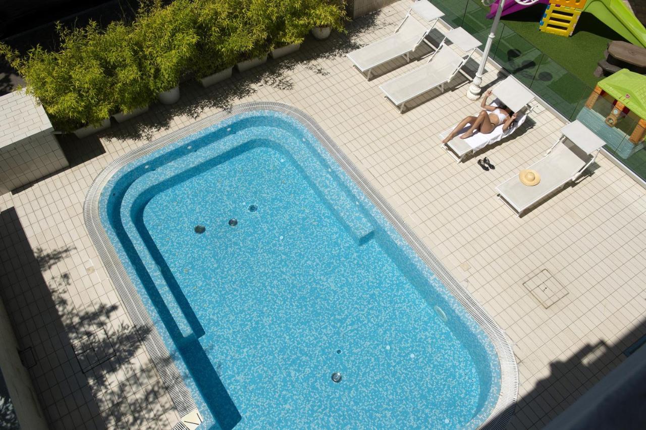 Hotel Milano Cesenatico Esterno foto