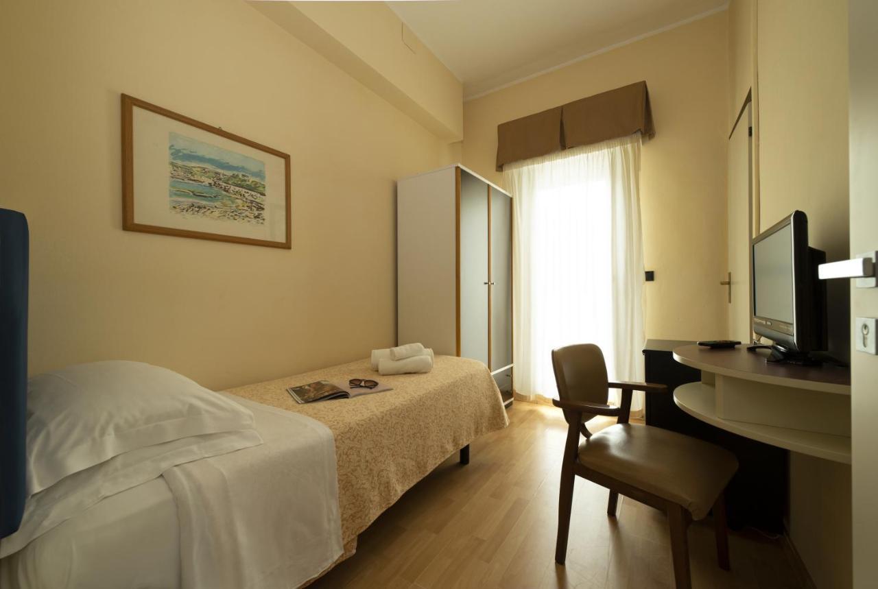 Hotel Milano Cesenatico Esterno foto
