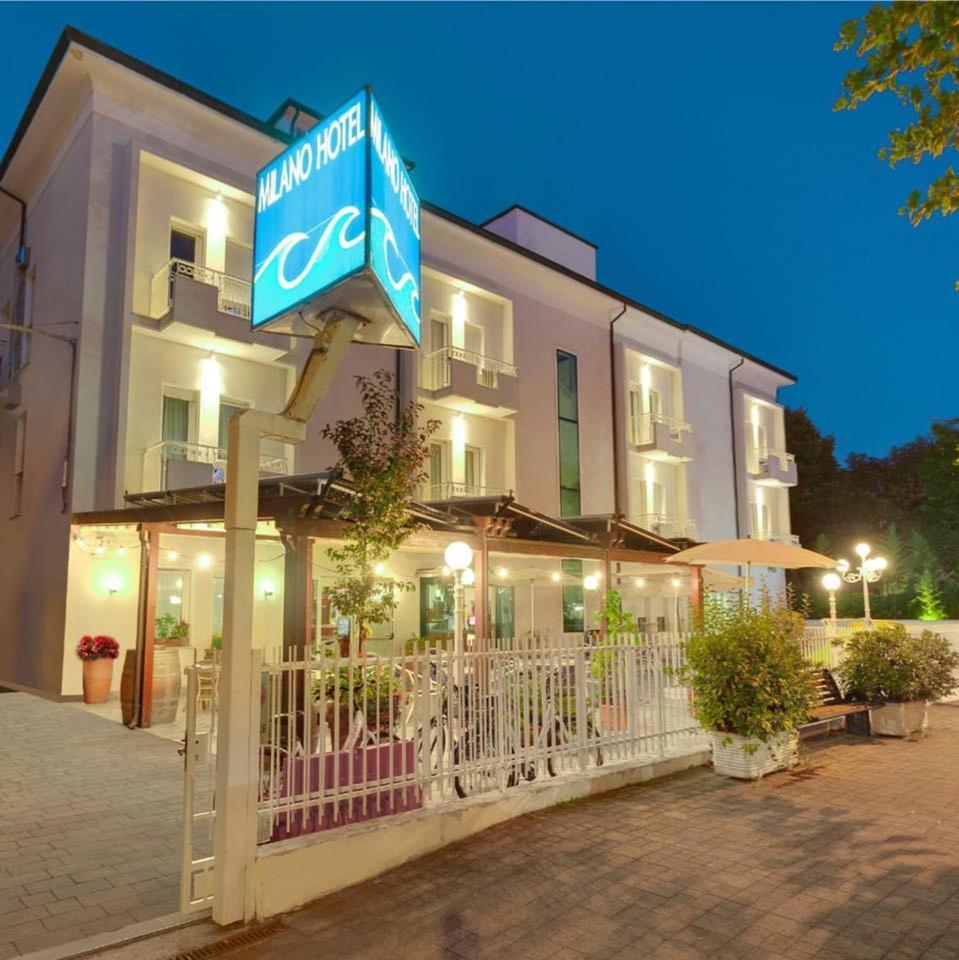 Hotel Milano Cesenatico Esterno foto