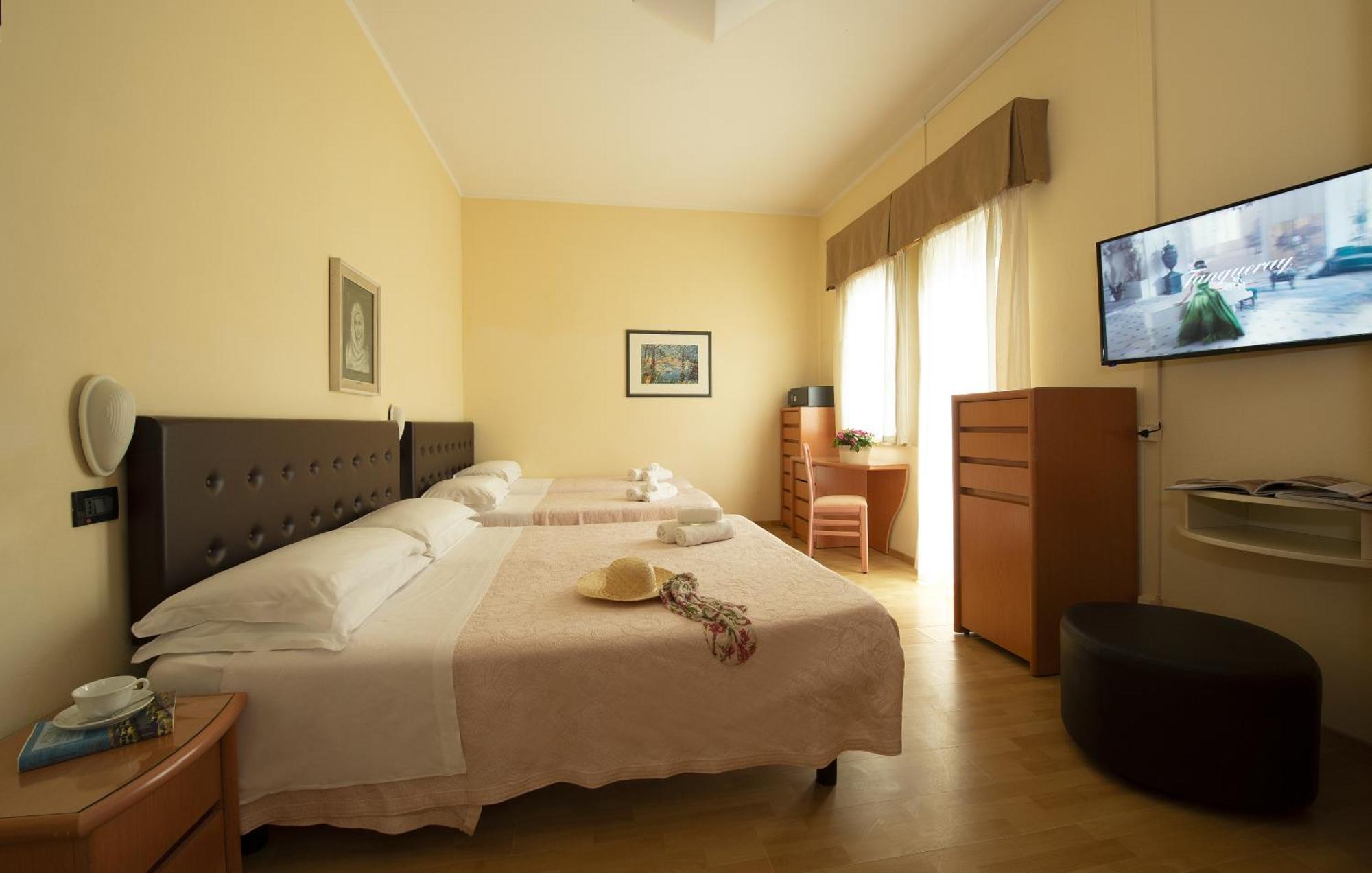 Hotel Milano Cesenatico Esterno foto