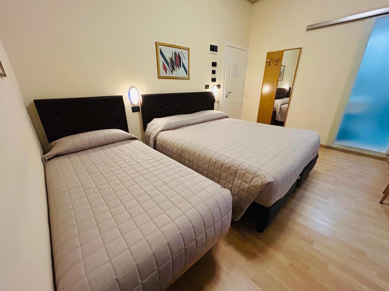 Hotel Milano Cesenatico Esterno foto