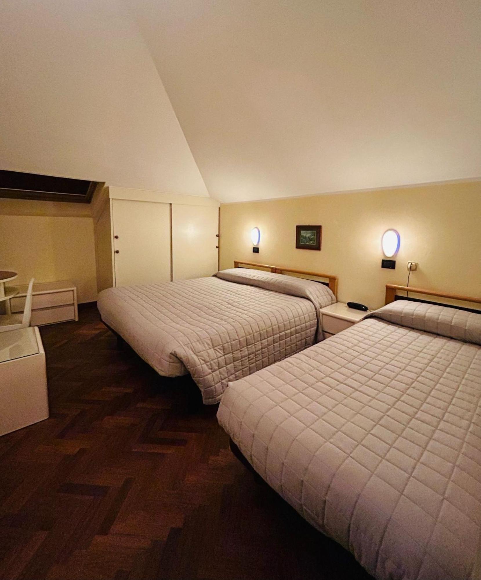 Hotel Milano Cesenatico Esterno foto