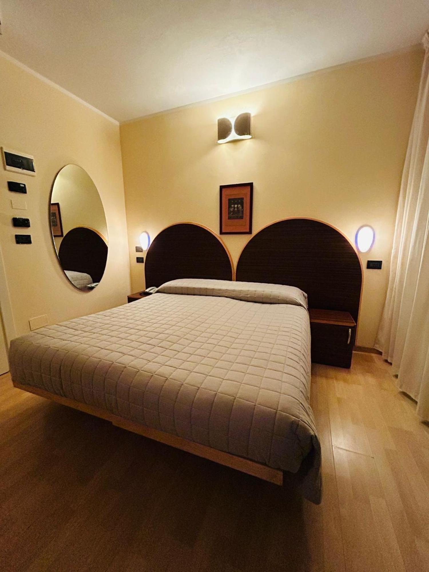 Hotel Milano Cesenatico Esterno foto